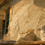Enduit chaux chanvre exterieur sur mur de façade isolé