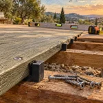 poser une terrasse en bois : vis inox sur lambourdes, écartement et niveau de pente